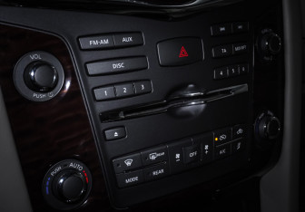 Подержанный автомобиль Nissan Patrol 2012 года (19 фото)