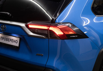 Подержанный автомобиль Toyota RAV4 2020 года (22 фото)