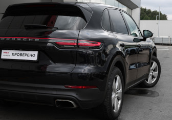 Подержанный автомобиль Porsche Cayenne 2018 года (23 фото)