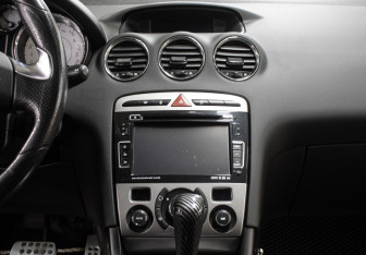 Подержанный автомобиль Peugeot 408 2016 года (14 фото)