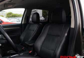 Подержанный автомобиль Mitsubishi Outlander 2015 года (18 фото)