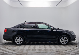 Подержанный автомобиль Volkswagen Jetta Sedan 2015 года (6 фото)