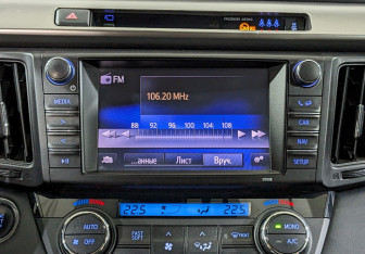 Подержанный автомобиль Toyota RAV4 2016 года (27 фото)