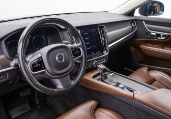 Подержанный автомобиль Volvo V90 Cross Country 2017 года (9 фото)