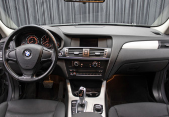 Подержанный автомобиль BMW X3 2013 года (14 фото)