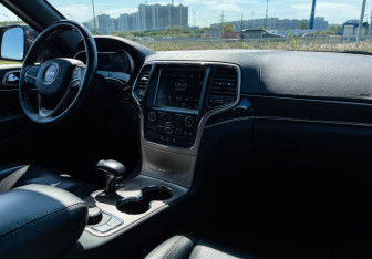 Подержанный автомобиль Jeep Grand Cherokee 2014 года (19 фото)
