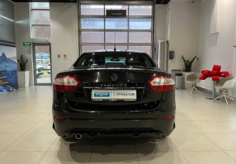Подержанный автомобиль Renault Fluence 2012 года (5 фото)