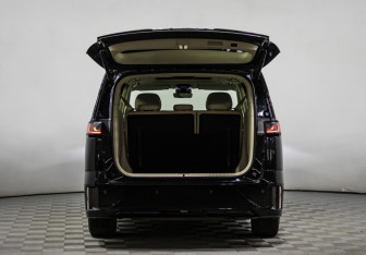 Подержанный автомобиль Voyah Dream 2023 года (23 фото)