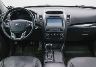 Подержанный автомобиль Kia Sorento 2014 года (13 фото)