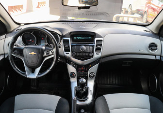 Подержанный автомобиль Chevrolet Cruze Sedan 2012 года (9 фото)