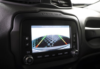 Подержанный автомобиль Jeep Renegade 2016 года (23 фото)