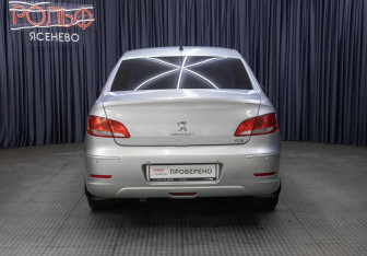Подержанный автомобиль Peugeot 408 2012 года (6 фото)