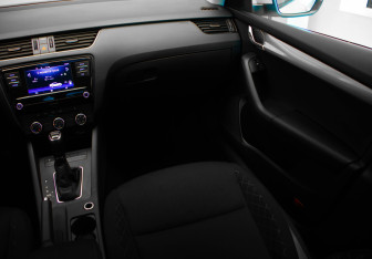 Подержанный автомобиль Skoda Octavia Liftback 2019 года (21 фото)