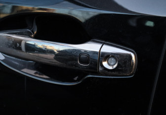 Подержанный автомобиль Lexus LX 2011 года (17 фото)