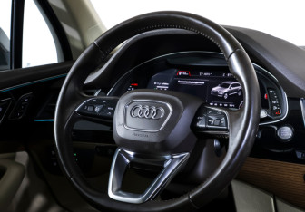 Подержанный автомобиль Audi Q7 2016 года (15 фото)