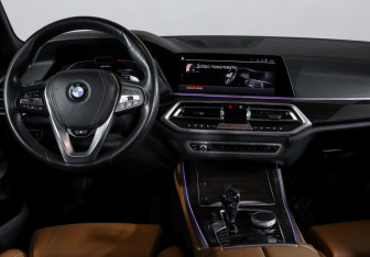 Подержанный автомобиль BMW X5 2020 года (12 фото)