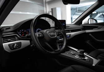 Подержанный автомобиль Audi A4 Sedan 2018 года (7 фото)