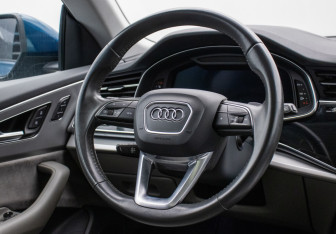 Подержанный автомобиль Audi Q8 2019 года (15 фото)