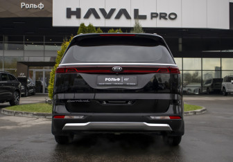 Подержанный автомобиль Kia Carnival 2021 года (6 фото)