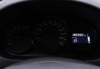 Подержанный автомобиль Renault Fluence 2011 года (12 фото)