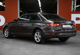 Подержанный автомобиль Audi A4 Sedan 2015 года (7 фото)