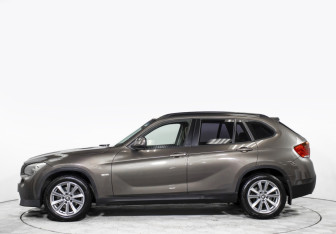 Подержанный автомобиль BMW X1 2012 года (8 фото)