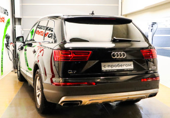 Подержанный автомобиль Audi Q7 2016 года (6 фото)