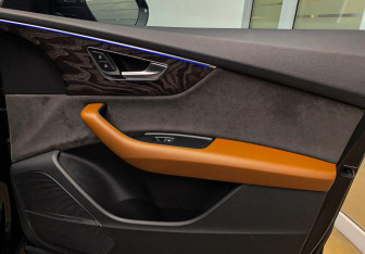 Подержанный автомобиль Audi Q8 2018 года (11 фото)