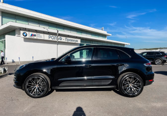 Подержанный автомобиль Porsche Macan 2020 года (8 фото)