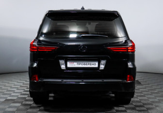 Подержанный автомобиль Lexus LX 2015 года (6 фото)