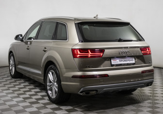 Подержанный автомобиль Audi Q7 2016 года (7 фото)