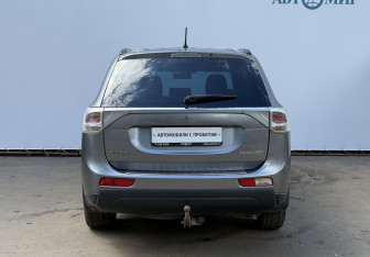 Подержанный автомобиль Mitsubishi Outlander 2012 года (6 фото)