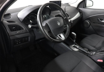 Подержанный автомобиль Renault Megane Hatchback 2012 года (9 фото)