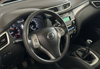 Подержанный автомобиль Nissan X-Trail 2017 года (12 фото)