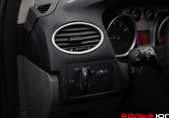 Подержанный автомобиль Ford Focus Sedan 2009 года (16 фото)