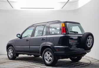 Подержанный автомобиль Honda CR-V 1999 года (7 фото)