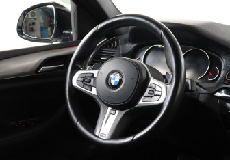 Подержанный автомобиль BMW X4 2018 года (15 фото)