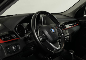 Подержанный автомобиль BMW X1 2018 года (11 фото)
