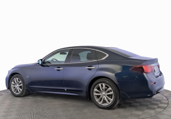 Подержанный автомобиль Infiniti Q70 2015 года (7 фото)