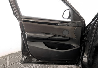 Подержанный автомобиль BMW X4 2018 года (19 фото)