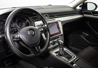 Подержанный автомобиль Volkswagen Passat Sedan 2017 года (15 фото)