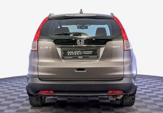 Подержанный автомобиль Honda CR-V 2013 года (6 фото)