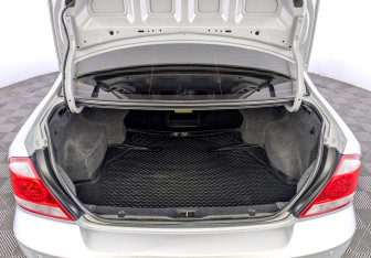 Подержанный автомобиль Nissan Almera Classic 2009 года (10 фото)