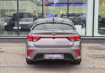 Подержанный автомобиль Kia Rio Sedan 2019 года (7 фото)
