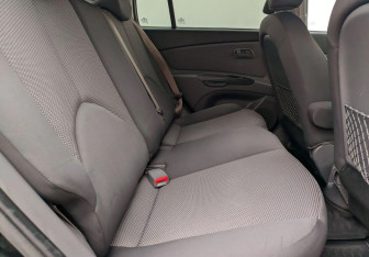 Подержанный автомобиль Kia Rio Hatchback 2011 года (11 фото)