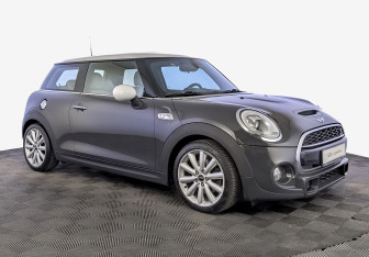Подержанный автомобиль MINI Hatch 2016 года (3 фото)