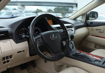 Подержанный автомобиль Lexus RX 2010 года (13 фото)