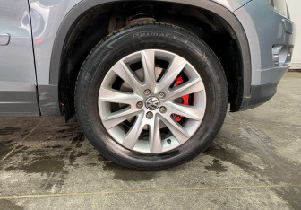 Подержанный автомобиль Volkswagen Tiguan 2008 года (15 фото)