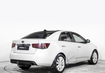 Подержанный автомобиль Kia Cerato Sedan 2010 года (5 фото)