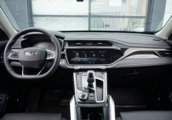 Подержанный автомобиль Geely Atlas Pro 2023 года (12 фото)